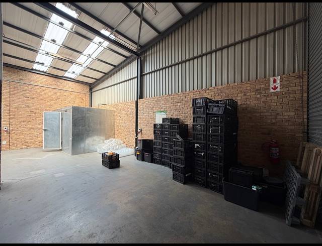 155M² WAREHOUSE TO LET IN CHLOORKOP